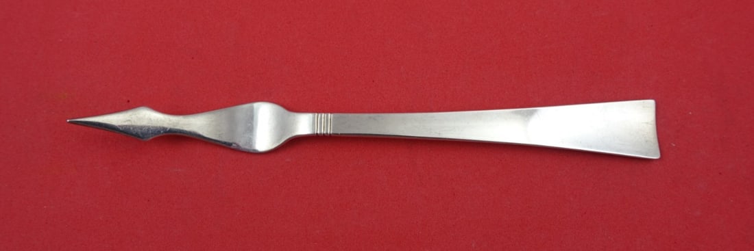 Allan Adler Sunset Sterling Silver Butter Pick 6.25": Allan Adler Sunset Sterling Silver Butter Pick 6.25" This exquisite butter pick from the Sunset pattern by Allan Adler is crafted from high-quality sterling silver. Measuring 6 1/4 inches in length, t