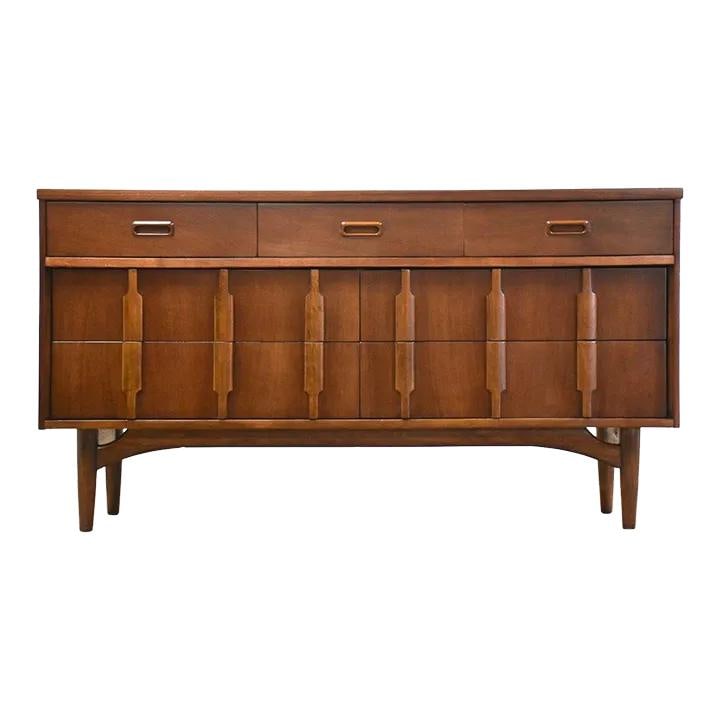 Kroehler Walnut Mid Century Modern Nine Drawer Dresser (1 of 8)