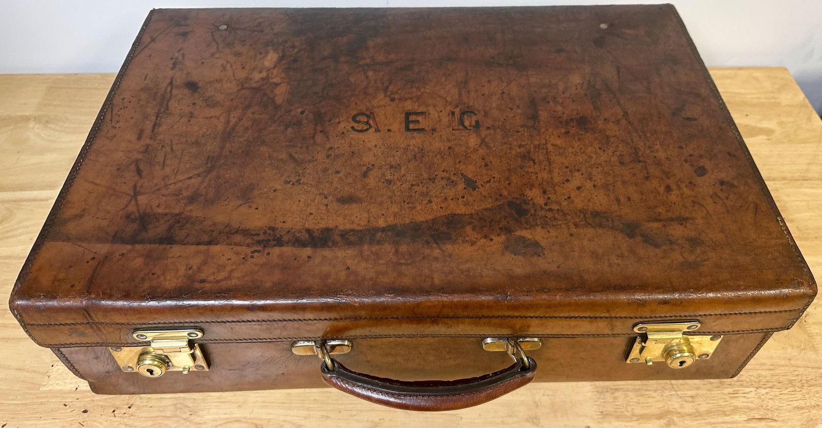 Edwardian Leather Brass Suitcase by Army & Navy CSL London 1910 - 12