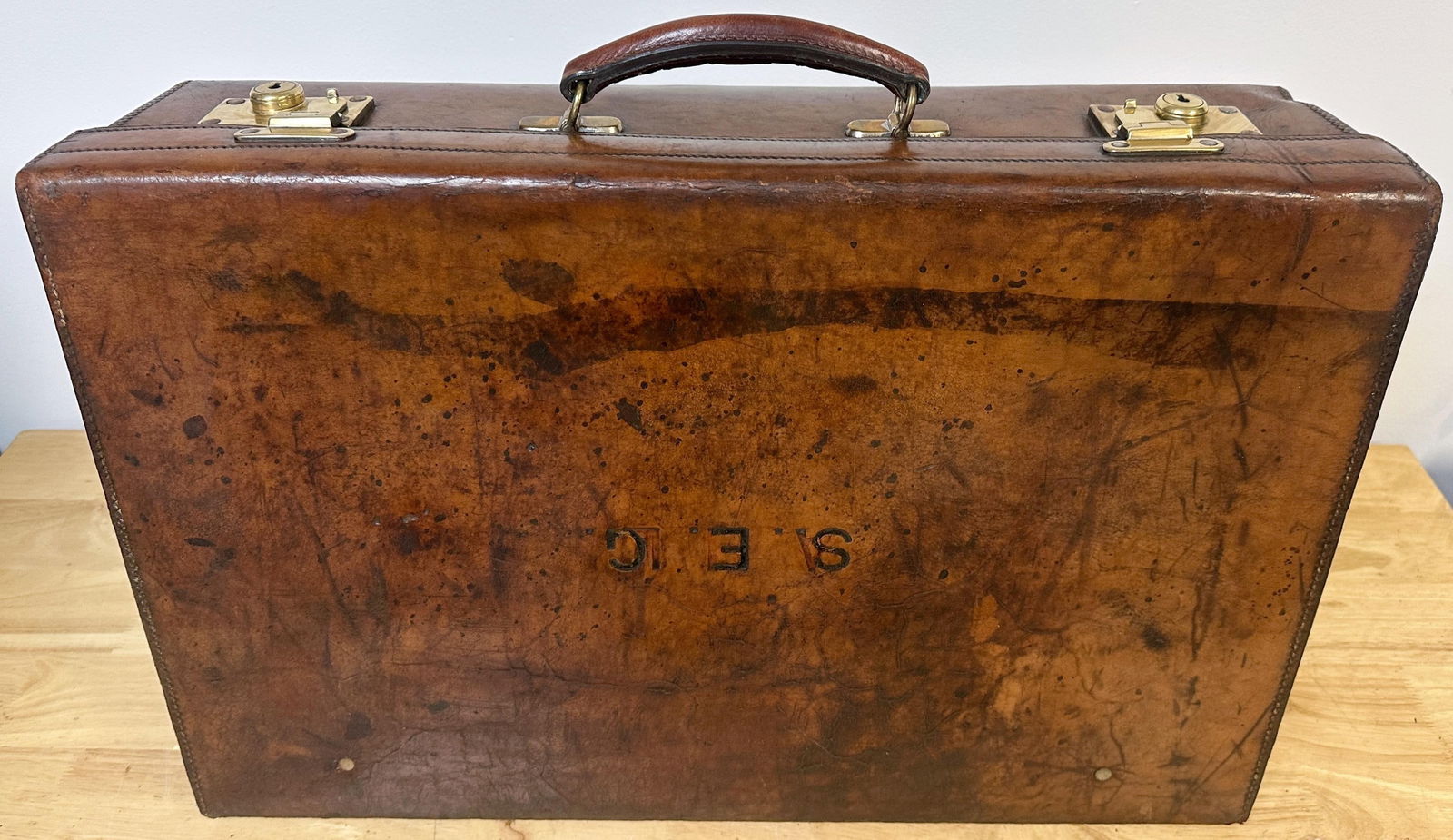 Edwardian Leather Brass Suitcase by Army & Navy CSL London 1910 - 13