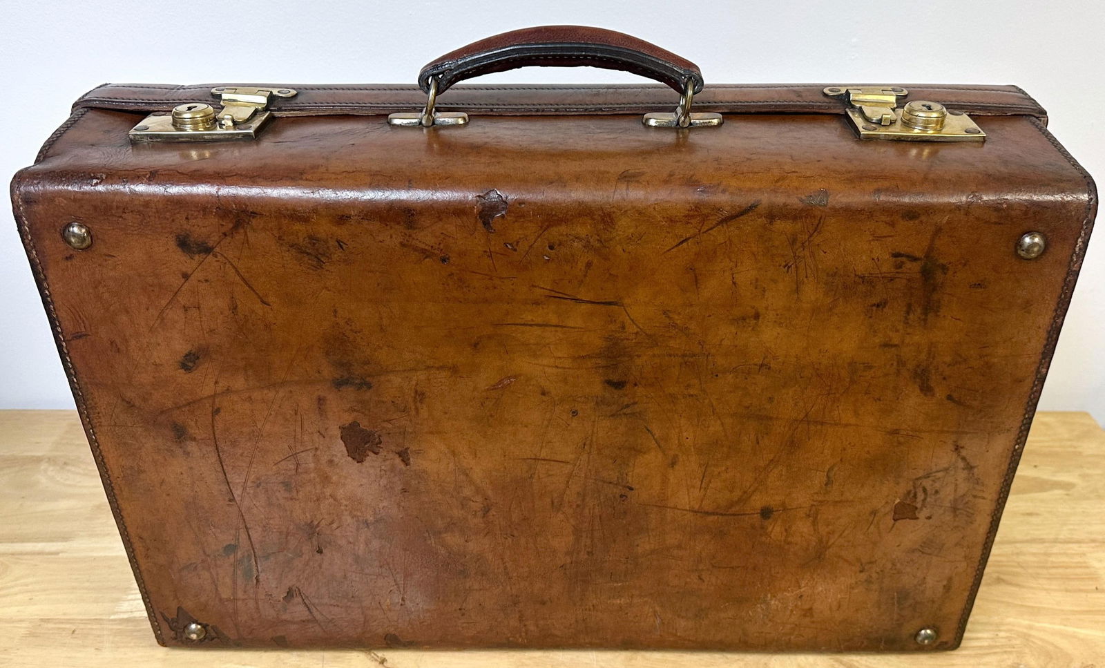 Edwardian Leather Brass Suitcase by Army & Navy CSL London 1910 - 7
