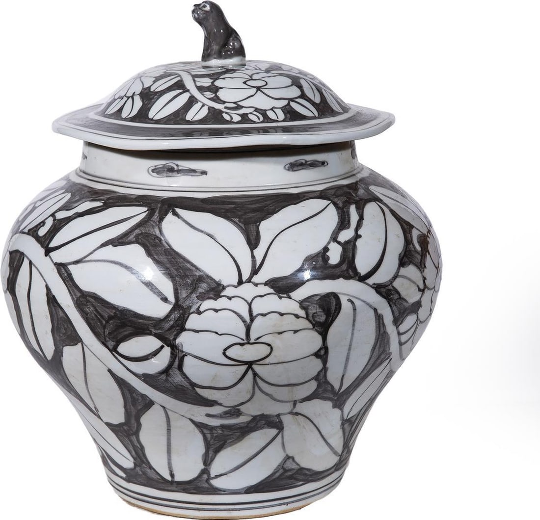 Chinoiserie Handcrafted Black Ceramic Peony Foo Dog Jar: Chinoiserie Handcrafted Black Ceramic Peony Foo Dog Jar This exquisite handcrafted Peony Foo Dog jar is a stunning addition to any decor. Featuring a classic Chinoiserie style, this lidded ceramic jar