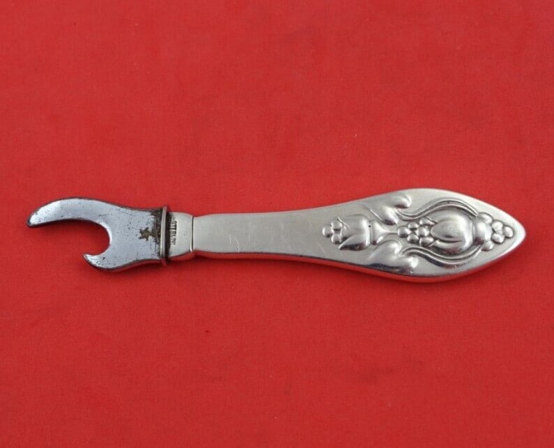 Georg Jensen Fuchsia Sterling Silver Cap Lifter 4 1/4 inches: Georg Jensen Fuchsia Sterling Silver Cap Lifter 4 1/4 inches This elegant cap lifter features the iconic Fuchsia pattern by Georg Jensen, crafted from sterling silver with a hollow handle and a steel