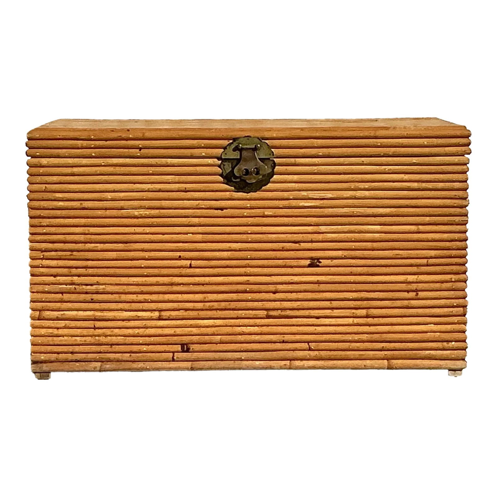 Vintage Coastal Rattan Trunk with Pretzel Design: Vintage Coastal Rattan Trunk with Pretzel Design Enhance your home with this Vintage Coastal Pretzel Rattan Trunk, a perfect blend of style and functionality. Crafted from tightly woven rattan with di