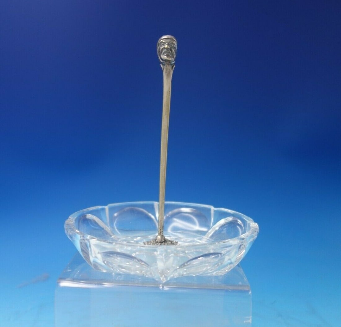 Vintage Sterling Silver Cut Crystal Ring Holder with Face 1905: Vintage Sterling Silver Cut Crystal Ring Holder with Face 1905 This exquisite ring holder, crafted from sterling silver and cut crystal, features a charming face design on the handle, dating back to c