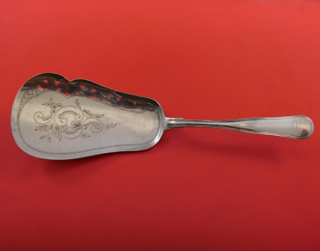 Dahlbom Sterling Silver Fish Server Dobbeltriflet Old Danish 10.5" Engraved: Dahlbom Sterling Silver Fish Server Dobbeltriflet Old Danish 10.5" Engraved This exquisite fish server, crafted by Dahlbom in the Dobbeltriflet (Old Danish) pattern, dates back to the years 1850-1899.