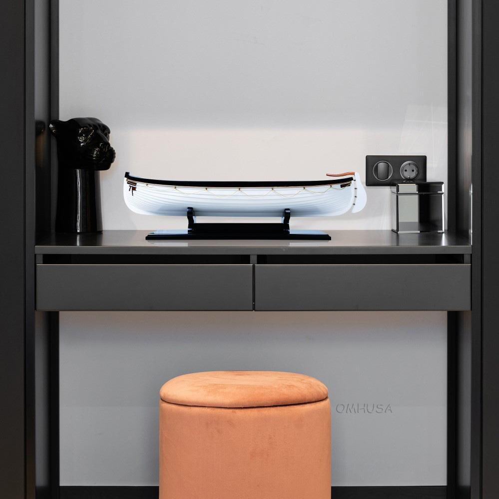 Handcrafted Cedar RMS Titanic Lifeboat No. 7 Model: Handcrafted Cedar RMS Titanic Lifeboat No. 7 Model This handcrafted replica of the RMS Titanic Lifeboat No. 7 is a stunning addition to any nautical collection. Made from durable cedar with metal acce