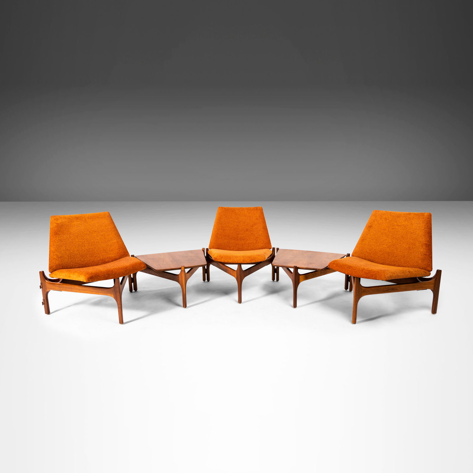 John Keal Modular 5-Piece Walnut Sectional Set for Brown Saltman 1950s: John Keal Modular 5-Piece Walnut Sectional Set for Brown Saltman 1950s This ultra-rare modular 5-piece sectional set includes three lounge chairs and two end tables, expertly designed by John Keal for