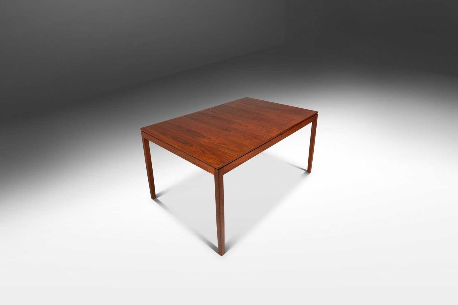 Rare Florence Knoll Model 303 Walnut Expansion Dining Table 1957: Rare Florence Knoll Model 303 Walnut Expansion Dining Table 1957 Experience the elegance of Mid-Century Modern design with this rare Model 303 Expansion Dining Table, crafted from rich walnut and desi