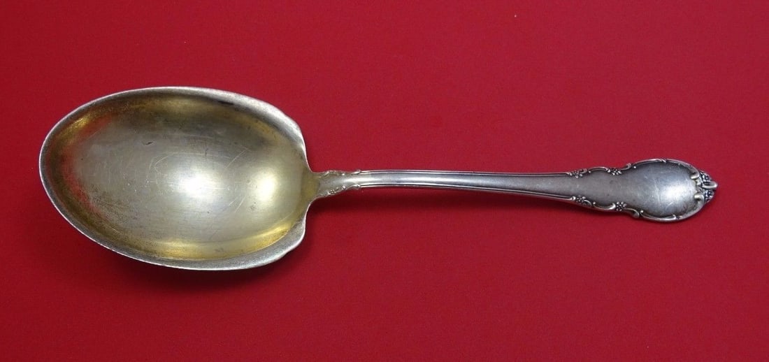 Lunt Modern Victorian Sterling Silver Berry Spoon Gold Washed 8.5": Lunt Modern Victorian Sterling Silver Berry Spoon Gold Washed 8.5" This exquisite Modern Victorian serving spoon by Lunt is crafted from sterling silver and features a beautiful gold wash. Measuring 8