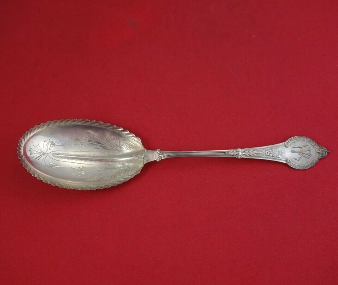 Vanderslice Comstock Sterling Silver Berry Spoon 9.5 Inch Pie Crust Edge: Vanderslice Comstock Sterling Silver Berry Spoon 9.5 Inch Pie Crust Edge This exquisite serving spoon features a stunning bright-cut design with a pie crust edge, measuring 9 1/2 inches. Crafted from