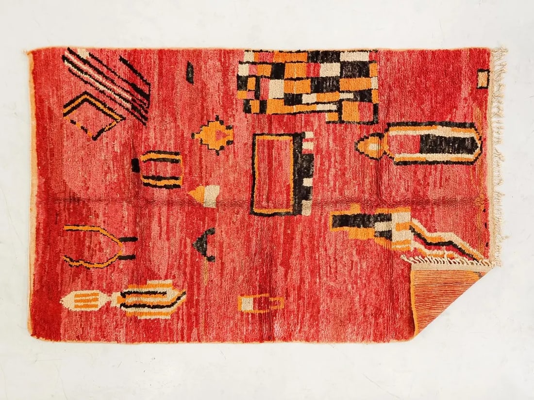 Authentic Handmade Berber Wool Rug from Morocco 8 x 5 Feet: Authentic Handmade Berber Wool Rug from Morocco 8 x 5 Feet Introduce the warmth and heritage of Morocco into your home with this exquisite handmade Berber rug. Meticulously crafted by skilled women