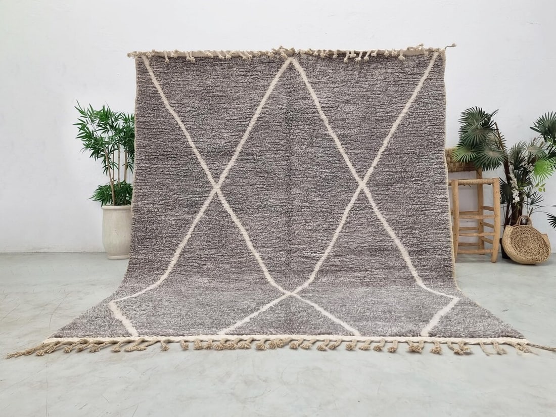 Elegant Handmade Wool Rug 8 x 5 Feet Moroccan Berber Craftsmanship (1 of 10)