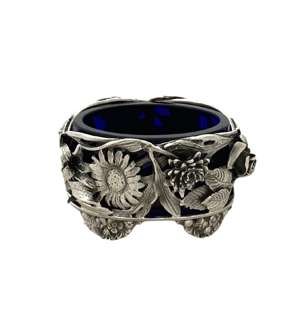 Italian 925 Sterling Silver Blue Crystal Floral Oval Salt Holder: Italian 925 Sterling Silver Blue Crystal Floral Oval Salt Holder This exquisite handmade salt holder showcases fine Italian craftsmanship with its elegant floral oval design. Made from high-quality 92