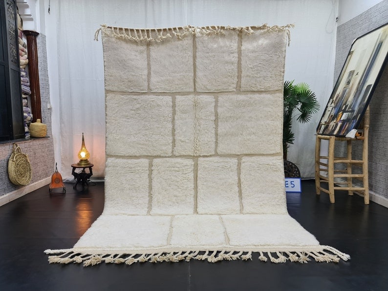 Handwoven Luxury Soft Engraved Rug 100% Sheep Wool Morocco 5 x 3.28 ft: Handwoven Luxury Soft Engraved Rug 100% Sheep Wool Morocco 5 x 3.28 ft Experience the elegance of this Luxury Soft Engraved Rug, handwoven in the breathtaking Atlas Mountains of Morocco. Crafted by sk