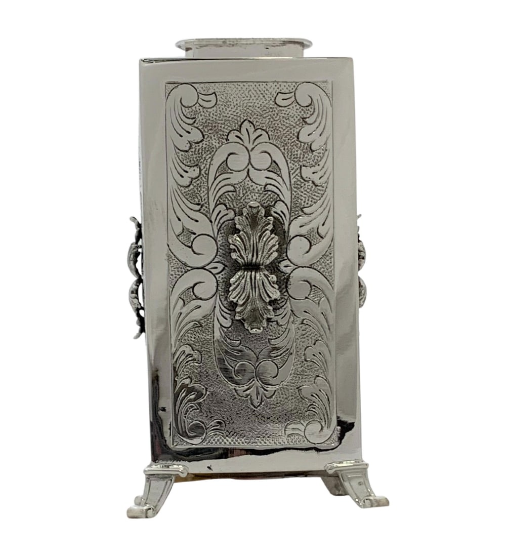 Handmade 925 Sterling Silver Tzedaka Box with Chased Leaf Design: Handmade 925 Sterling Silver Tzedaka Box with Chased Leaf Design This exquisite Tzedaka box is crafted from fine 925 sterling silver, showcasing a unique blend of matte and shiny finishes. The handmad