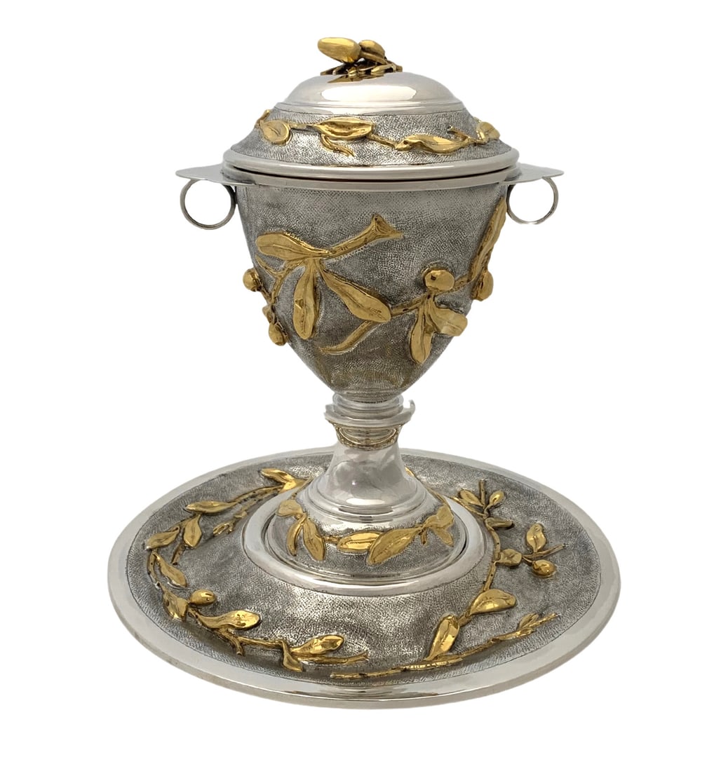 Handmade Italian 925 Sterling Silver Gilded Olive Branch Honey Dish and Tray: Handmade Italian 925 Sterling Silver Gilded Olive Branch Honey Dish and Tray Discover the exquisite craftsmanship of this Italian 925 sterling silver honey dish and tray set, featuring a stunning gild