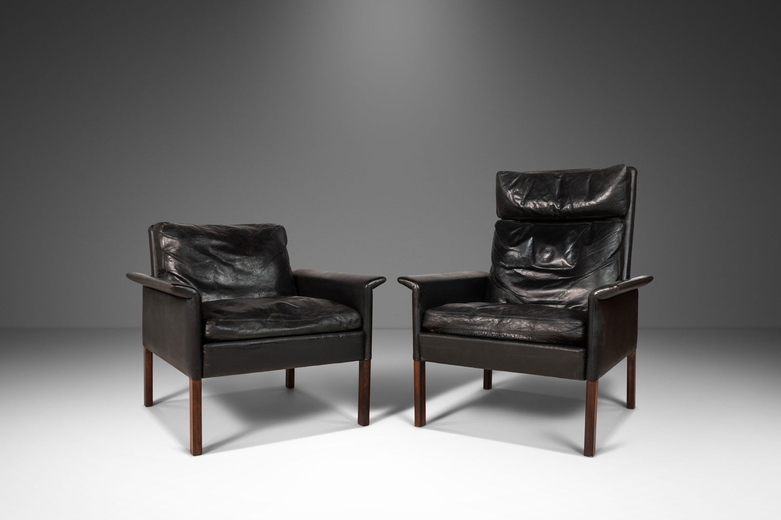 Hans Olsen Model 500 Lounge Chairs Set in Rosewood and Vintage Leather 1960s Denmark: Hans Olsen Model 500 Lounge Chairs Set in Rosewood and Vintage Leather 1960s Denmark This impressive set of two Model 500 Lounge Chairs, designed by Hans Olsen for CS Mobler, showcases a perfect blend