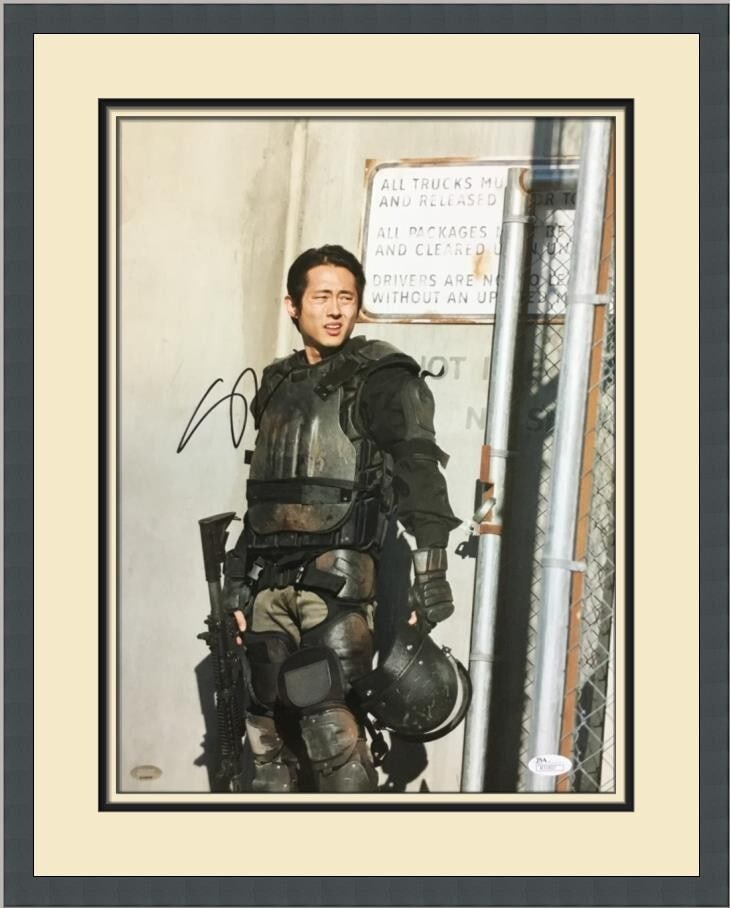 Steven Yeun Signed The Walking Dead Photo Custom Framed JSA Certified (1 of 6)