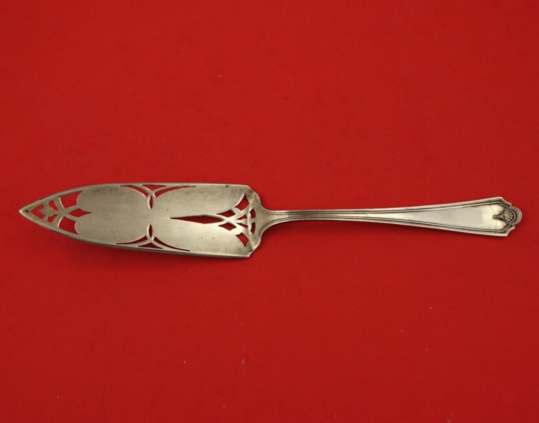 Watson Martha Washington Sterling Silver Jelly Cake Server 9 Inch Heirloom: Watson Martha Washington Sterling Silver Jelly Cake Server 9 Inch Heirloom This exquisite Martha Washington Jelly Cake Server, crafted by Watson, showcases a beautiful sterling silver composition