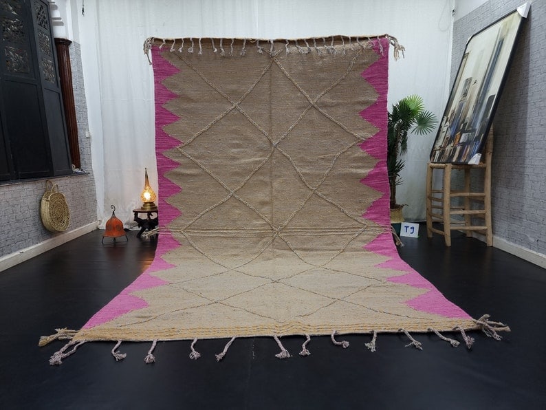 Handwoven Moroccan Rug 10 x 5 Feet 100% Sheep Wool: Handwoven Moroccan Rug 10 x 5 Feet 100% Sheep Wool Experience the rich heritage of Morocco with this fabulous authentic rug, handwoven in the scenic Atlas Mountains. Crafted by skilled local Berber wo