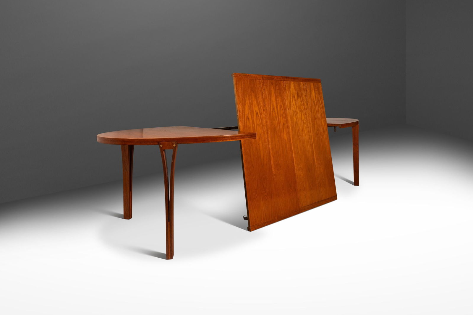 Sven Ellekaer Teak Expansion Dining Table by Heltborg Mobler Denmark 1960s: Sven Ellekaer Teak Expansion Dining Table by Heltborg Mobler Denmark 1960s This exquisite Danish Mid-Century Modern expansion dining table, designed by Sven Ellekaer for Heltborg Mobler, showcases