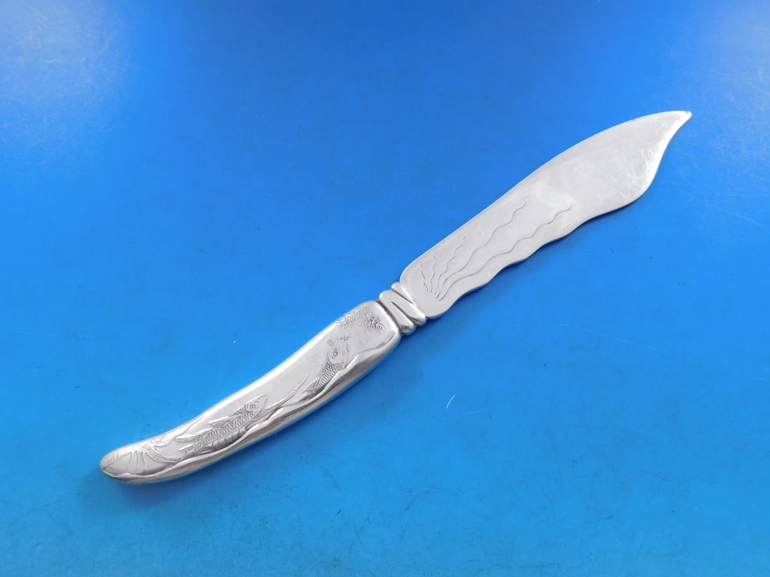 Tiffany & Co. Lap Over Edge Sterling Silver Fish Knife 7 7/8": Tiffany & Co. Lap Over Edge Sterling Silver Fish Knife 7 7/8" This exquisite fish knife from Tiffany & Co. features the distinctive Lap Over Edge pattern, crafted from high-quality sterling silver. Th