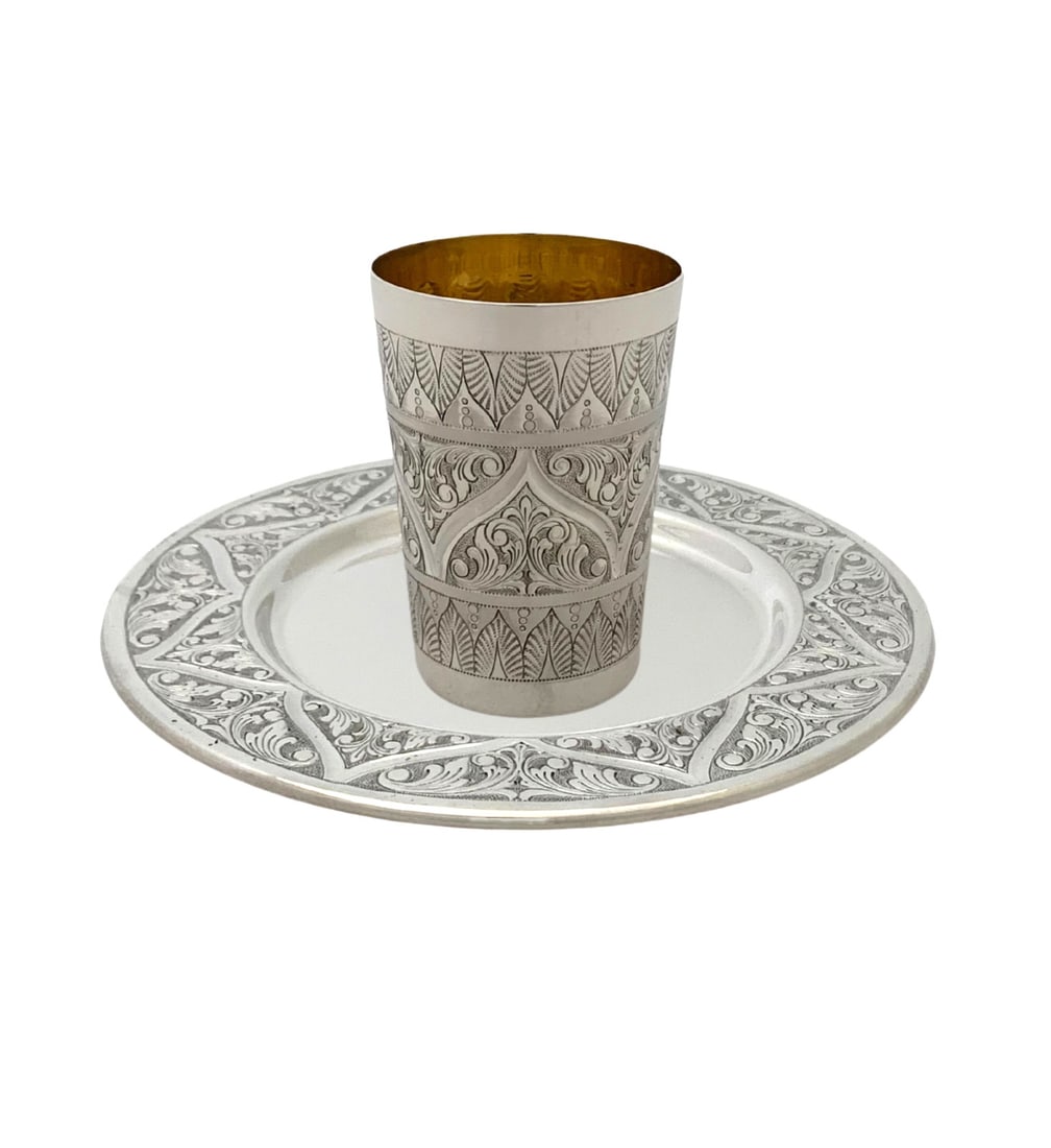 Handmade Italian 925 Sterling Silver Cup and Tray with Intricate Swirl Design: Handmade Italian 925 Sterling Silver Cup and Tray with Intricate Swirl Design This exquisite cup and tray set is crafted from fine Italian 925 sterling silver, showcasing an intricate handmade swirl p