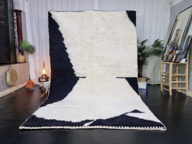 Authentic Handwoven Black and White Moroccan Berber Rug: Authentic Handwoven Black and White Moroccan Berber Rug Embrace the elegance of this luxurious handwoven Moroccan Berber rug, featuring a stunning black and white design that adds a touch of style to