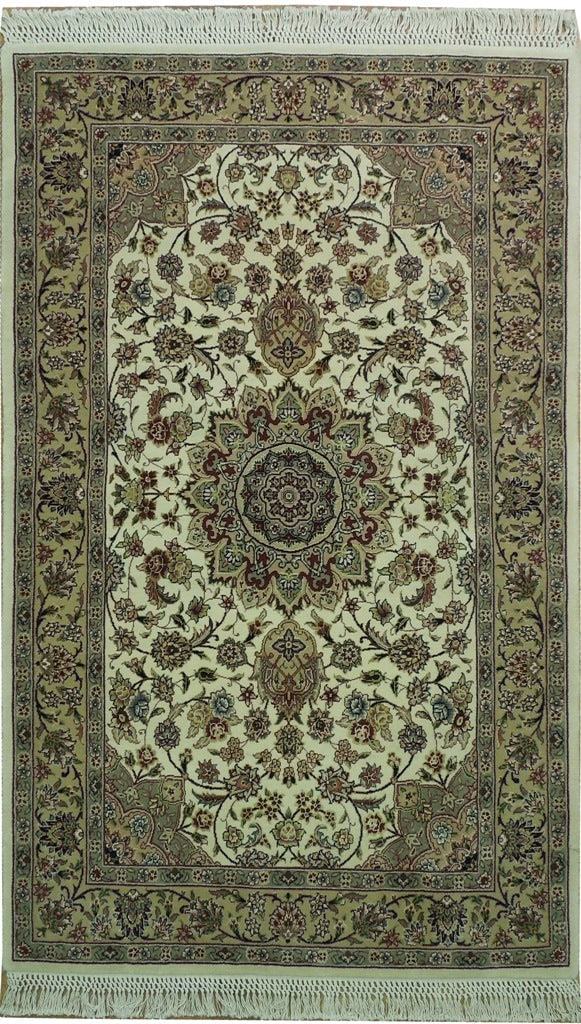 Ivory 3.9 x 6 Hand-knotted Wool Silk Traditional Area Rug: Ivory 3.9 x 6 Hand-knotted Wool Silk Traditional Area Rug Free continental US Shipping Discover the elegance of this 4' x 6' hand-knotted rug, crafted from a luxurious blend of wool and silk. This exq