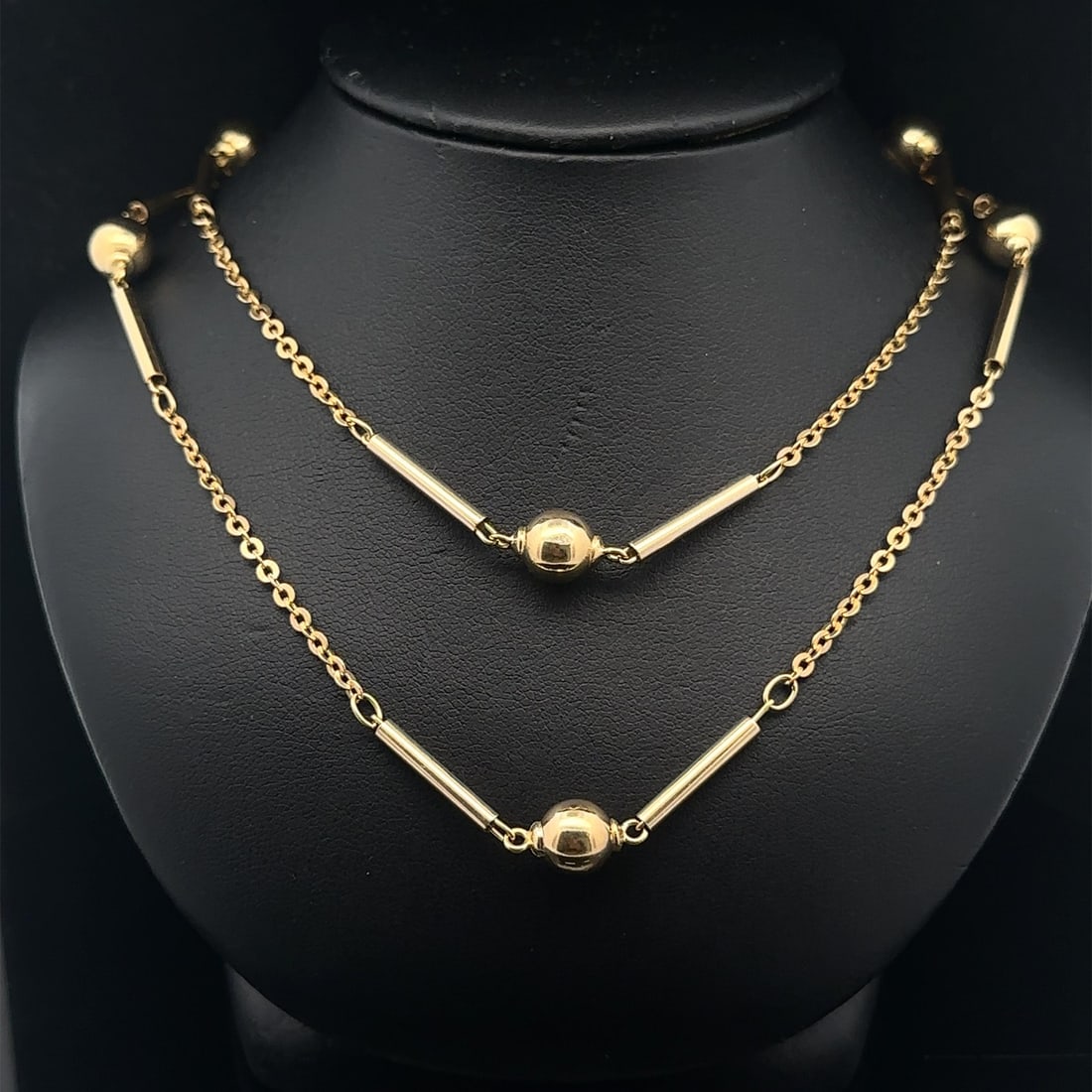 UnoAErre 18k Yellow Gold 32 Inch Bar & Ball Chain Necklace: UnoAErre 18k Yellow Gold 32 Inch Bar & Ball Chain Necklace This stunning 32-inch long necklace features a unique Bar & Ball Station design crafted from solid 18k yellow gold. The elegant chain is comp