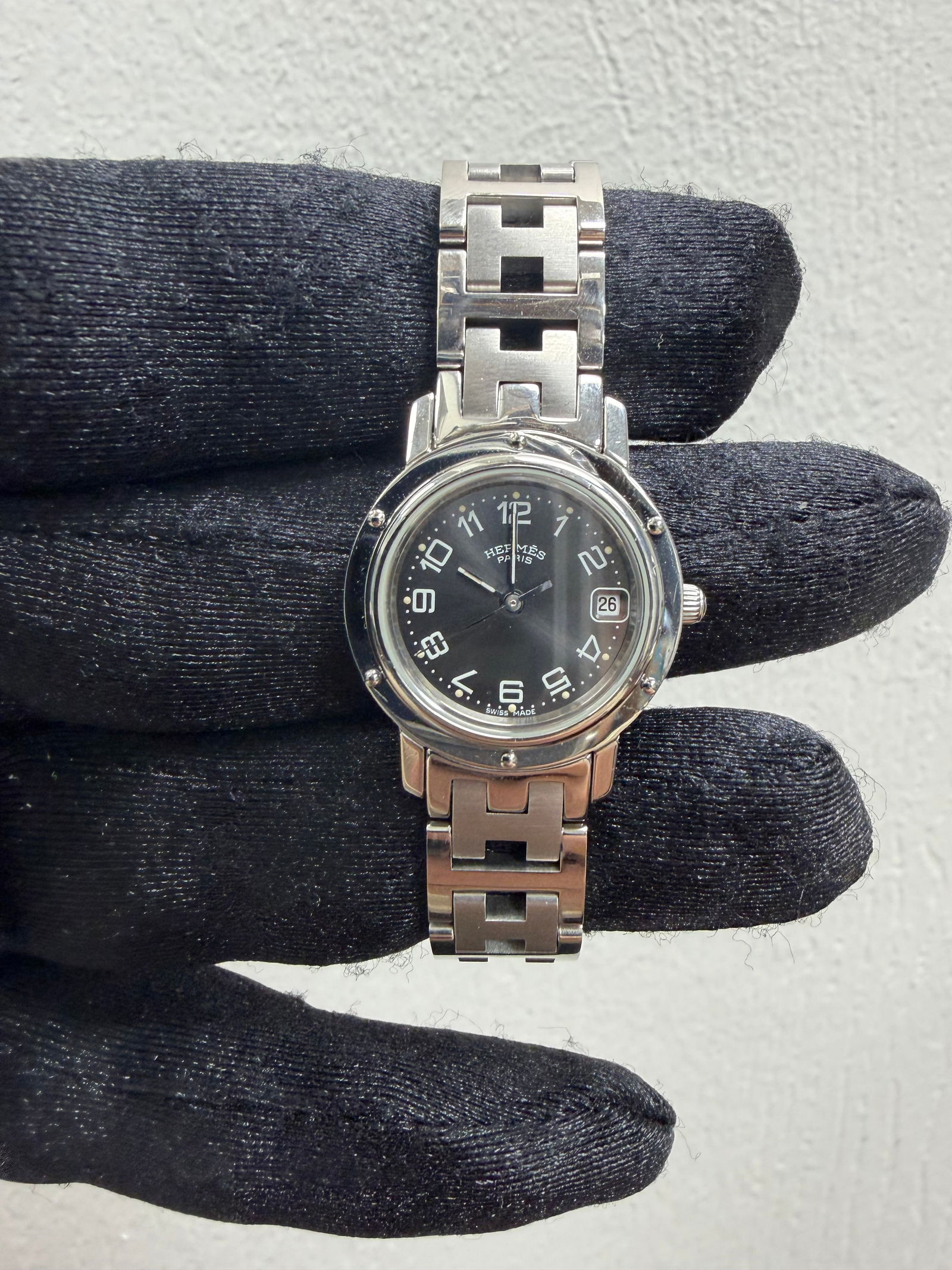 Hermes CL4.210 Clipper Stainless Steel 25mm Gray Dial Watch: Hermes CL4.210 Clipper Stainless Steel 25mm Gray Dial Watch Hermes Clipper wristwatch featuring a gray dial and stainless steel construction. The watch has a case size of 25mm and comes with 11 links.