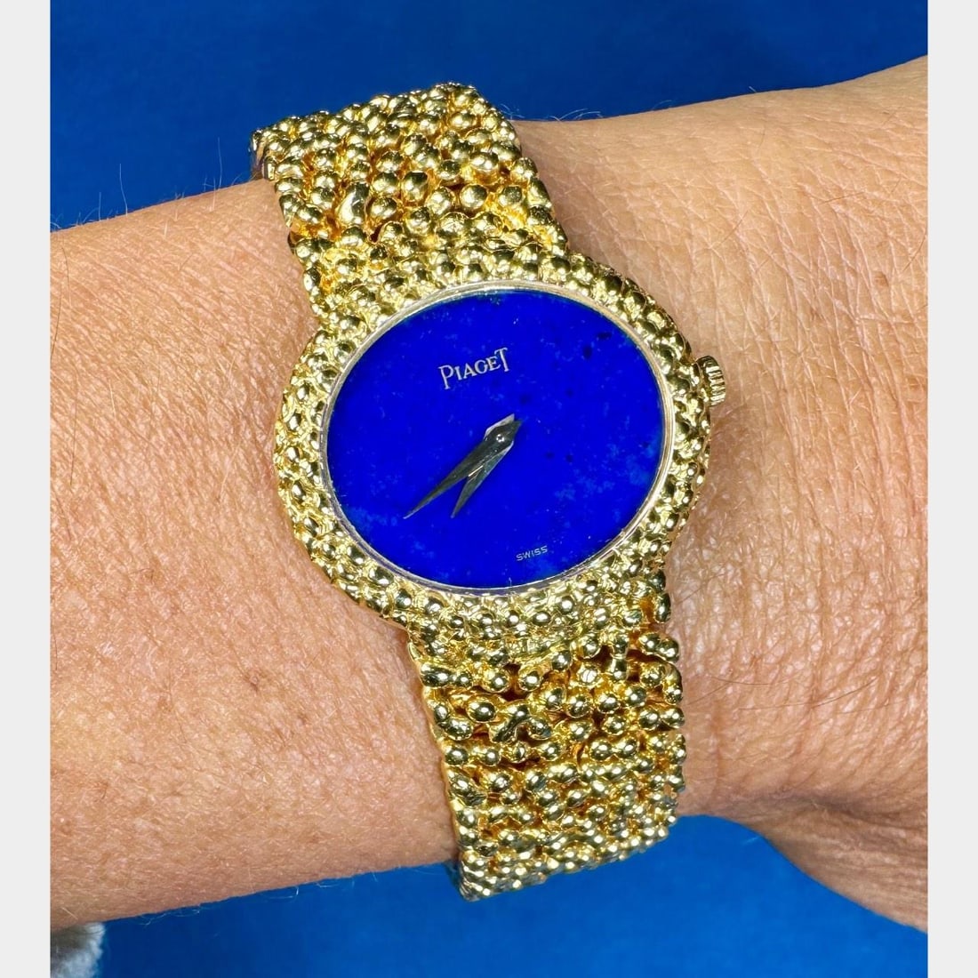 PIAGET 18K Yellow Gold Lapis Lazuli Manual Winding Watch: PIAGET 18K Yellow Gold Lapis Lazuli Manual Winding Watch This exquisite Piaget watch features an elegant 18K yellow gold case and a stunning original Lapis Lazuli dial. With a manual winding movement,