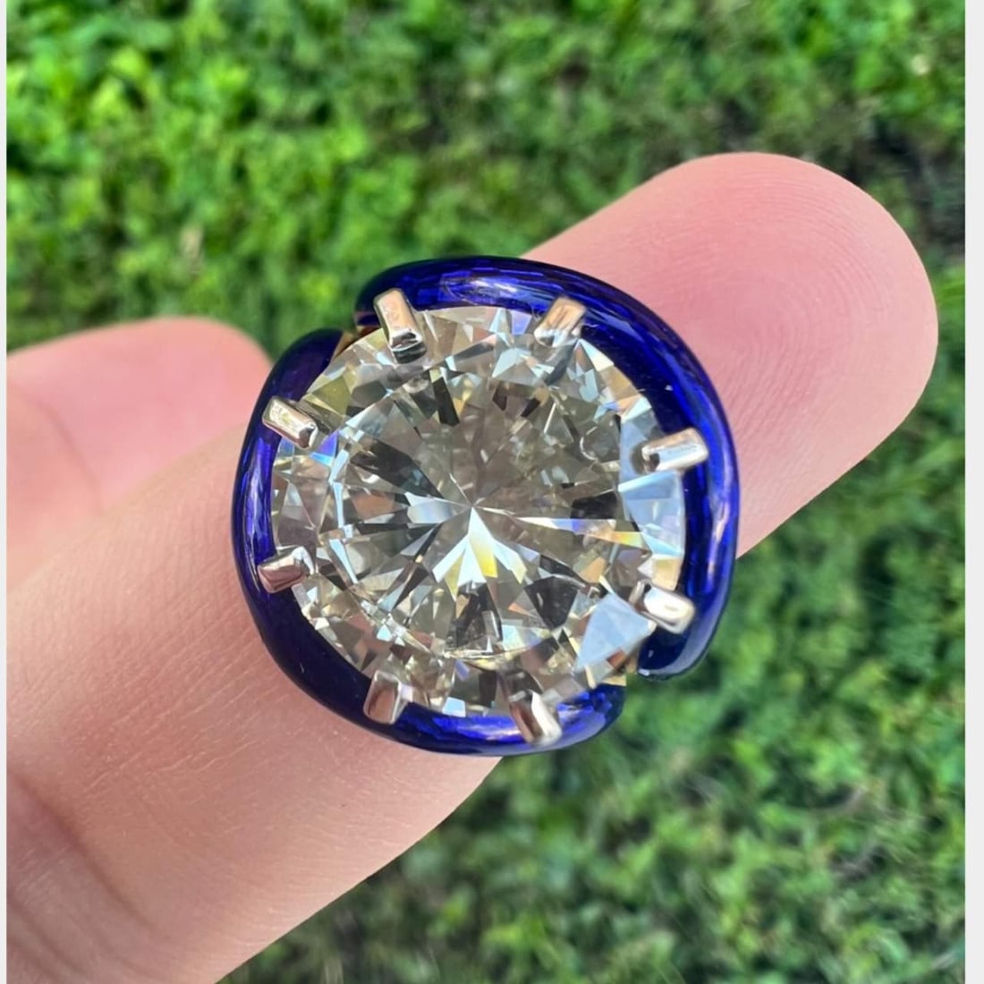 GIA Certified 6.97 Ct Diamond Ring in 18K Yellow Gold: GIA Certified 6.97 Ct Diamond Ring in 18K Yellow Gold This stunning 18K Yellow Gold ring features a GIA Certified 6.97 Ct. Round Brilliant Diamond, showcasing exceptional brilliance and fire. The diam