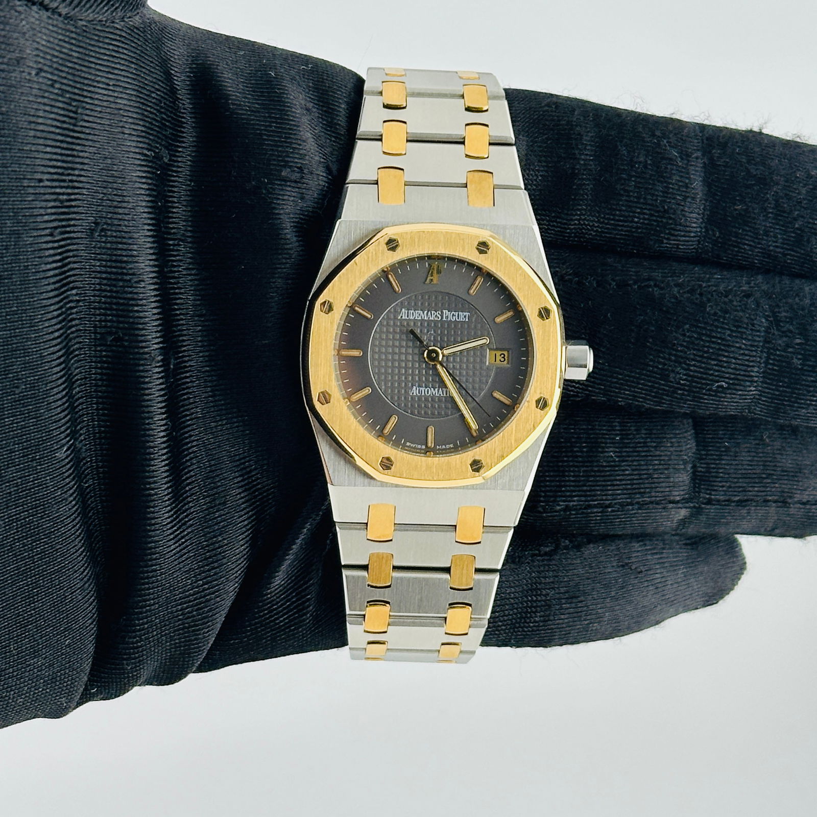 Royal Oak 33mm Grey Dial 18k YG-SS Ref 15050SA Watch with Papers: Royal Oak 33mm Grey Dial 18k YG-SS Ref 15050SA Watch with Papers This Audemars Piguet Royal Oak features a 33mm case crafted from 18k yellow gold and stainless steel. The watch is equipped with a grey