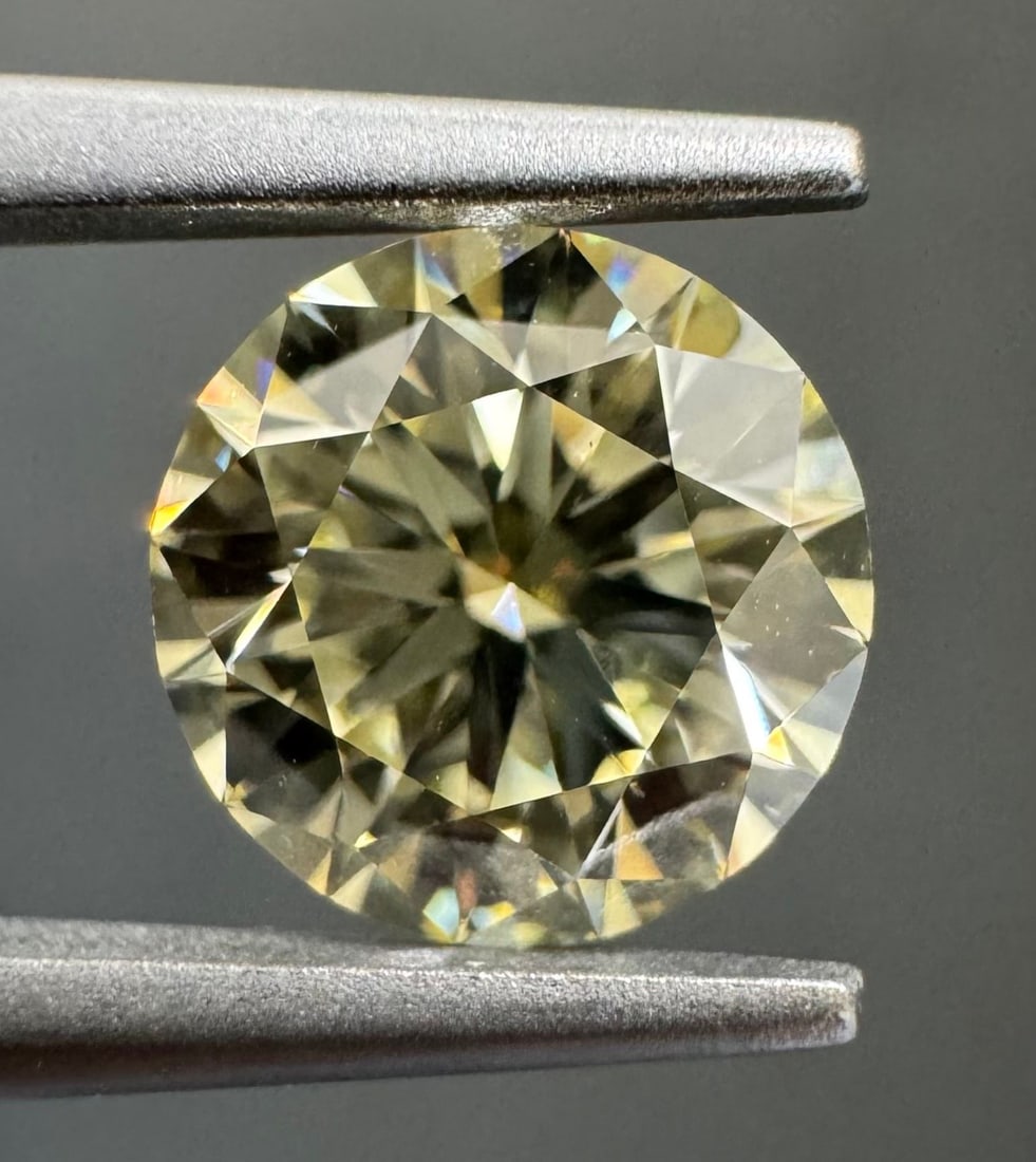 Loose Diamond - ROUND 1.07ct S-T VVS1: Loose Diamond - ROUND 1.07ct S-T VVS1 Source: Natural Shape: ROUND Carats: 1.07 Color: S-T Certification: GIA PLEASE NOTE: Framed, Large, or heavy items do not have shipping costs included. The exact