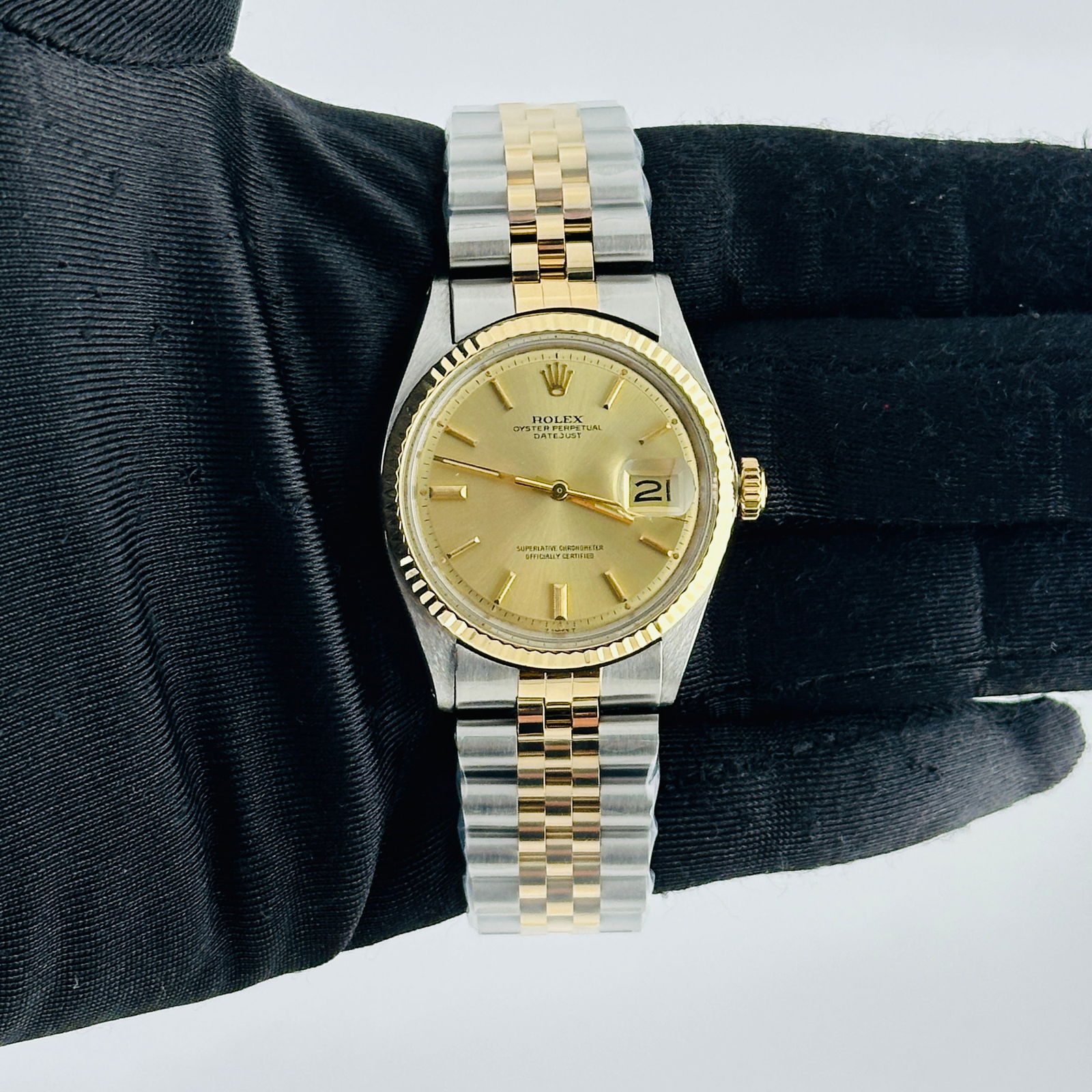 Datejust Ref 1601 Mens Watch With Champagne Stick Dial and Aftermarket Jubilee Bracelet: Datejust Ref 1601 Mens Watch With Champagne Stick Dial and Aftermarket Jubilee Bracelet This men's Rolex Datejust features a champagne stick dial and a fluted bezel. The watch is equipped with an Afte