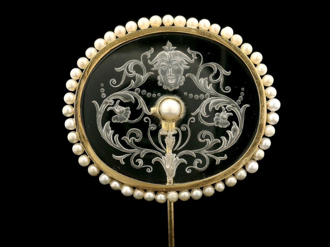 Antique Victorian 16k Yellow Gold Seed Pearl Etched Glass Stick Pin: Antique Victorian 16k Yellow Gold Seed Pearl Etched Glass Stick Pin This exquisite Antique Victorian Stick Pin features an elegant oval etched glass centerpiece surrounded by numerous genuine cultured