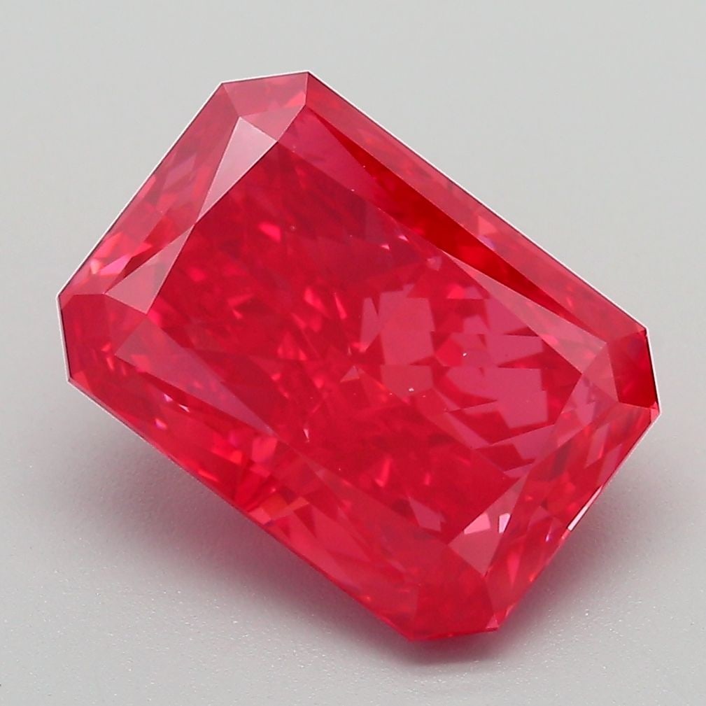 Loose Diamond - RADIANT 4.52ct Fancy Vivid Red VS1: Loose Diamond - RADIANT 4.52ct Fancy Vivid Red VS1 Source: This is a real non-mined Diamond that has been grown in a lab Shape: RADIANT Carats: 4.52 Color: Fancy Vivid Red Certification: IGI Video: