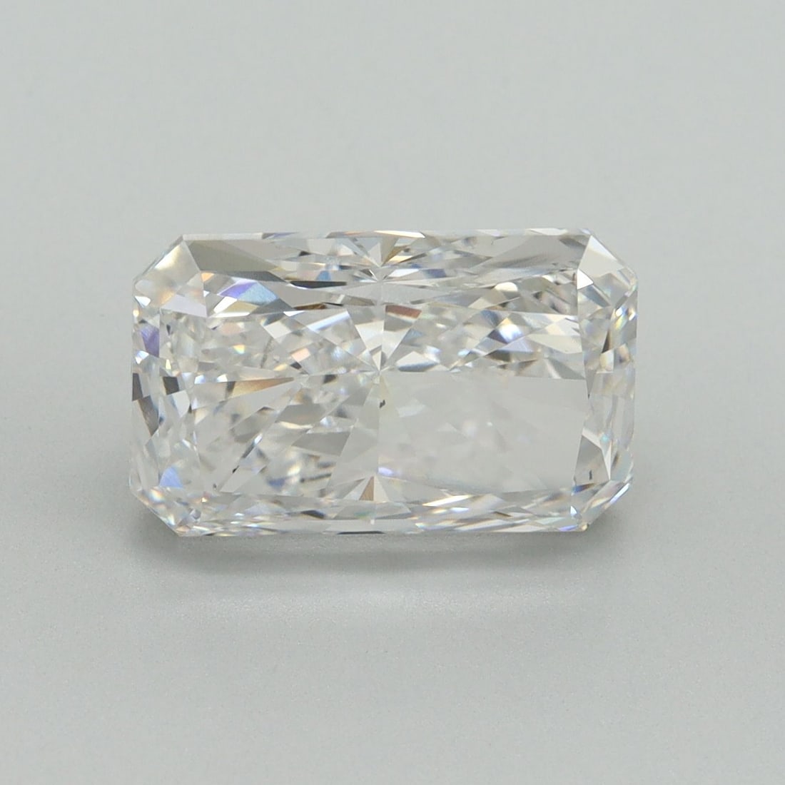 Loose Diamond - RADIANT 4.01ct D VS2: Loose Diamond - RADIANT 4.01ct D VS2 Source: This is a real non-mined Diamond that has been grown in a lab Shape: RADIANT Carats: 4.01 Color: D Clarity: VS2 Certification: IGI Video: Video Link 