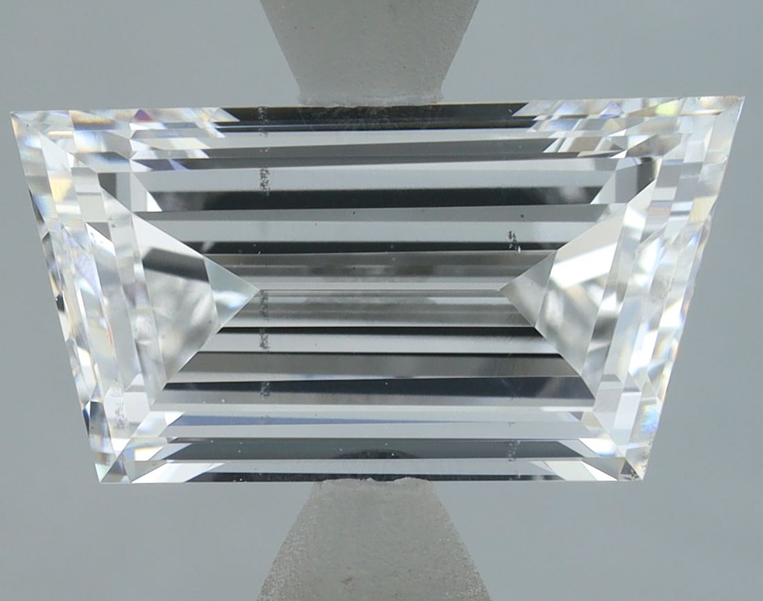 Loose Diamond - TAPERED BAGUETTE 2.02ct E VS2: Loose Diamond - TAPERED BAGUETTE 2.02ct E VS2 Source: This is a real non-mined Diamond that has been grown in a lab Shape: TAPERED BAGUETTE Carats: 2.02 Color: E Clarity: VS2 Certification: IGI