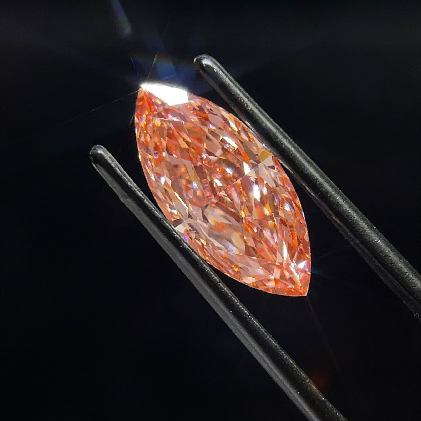 Loose Diamond - MARQUISE 3.07ct Fancy Vivid Pink VS1: Loose Diamond - MARQUISE 3.07ct Fancy Vivid Pink VS1 Source: This is a real non-mined Diamond that has been grown in a lab Shape: MARQUISE Carats: 3.07 Color: Fancy Vivid Pink Certification: IGI Video
