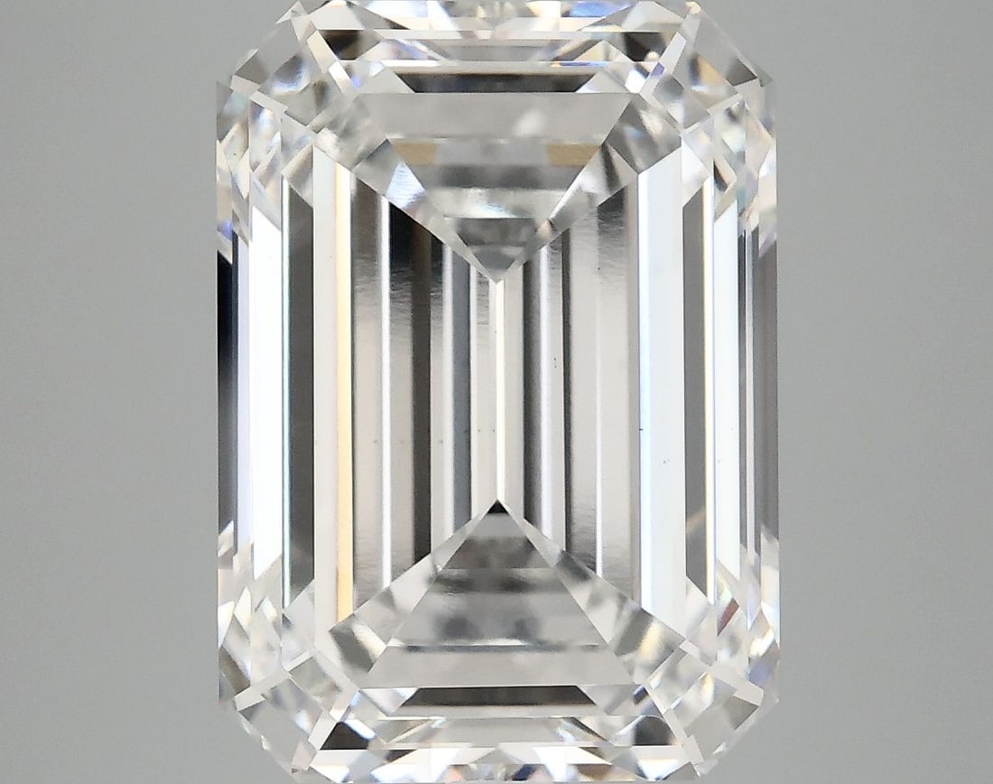 Loose Diamond - EMERALD 8.15ct E VS1: Loose Diamond - EMERALD 8.15ct E VS1 Source: This is a real non-mined Diamond that has been grown in a lab Shape: EMERALD Carats: 8.15 Color: E Clarity: VS1 Certification: IGI Video: