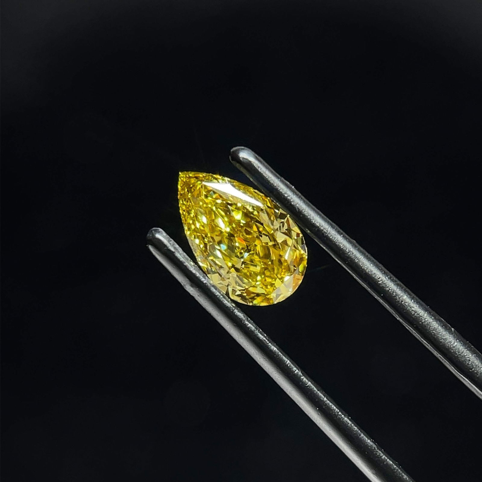 Loose Diamond - PEAR 0.87ct Fancy Intense Gray Yellow VVS2: Loose Diamond - PEAR 0.87ct Fancy Intense Gray Yellow VVS2 Source: This is a real non-mined Diamond that has been grown in a lab Shape: PEAR Carats: 0.87 Color: Fancy Intense Gray Yellow Certification