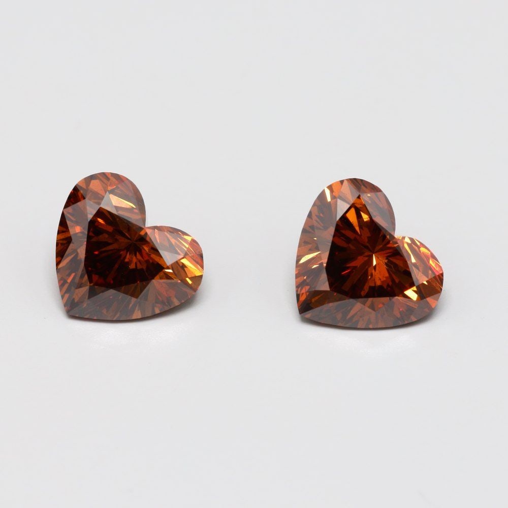 Loose Diamond - HEART 2.01ct Fancy Red VS2: Loose Diamond - HEART 2.01ct Fancy Red VS2 Source: This is a real non-mined Diamond that has been grown in a lab Shape: HEART Carats: 2.01 Color: Fancy Red Certification: NONE Video:
