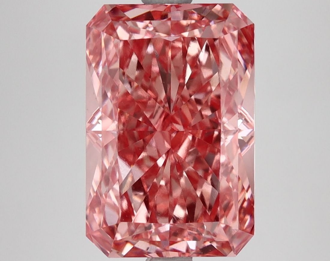 Loose Diamond - RADIANT 4.17ct Fancy Vivid Pink VS2: Loose Diamond - RADIANT 4.17ct Fancy Vivid Pink VS2 Source: This is a real non-mined Diamond that has been grown in a lab Shape: RADIANT Carats: 4.17 Color: Fancy Vivid Pink Certification: IGI Video: