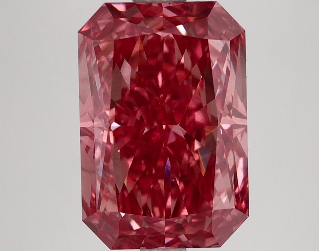 Loose Diamond - RADIANT 3.76ct Fancy Vivid Pink VS1: Loose Diamond - RADIANT 3.76ct Fancy Vivid Pink VS1 Source: This is a real non-mined Diamond that has been grown in a lab Shape: RADIANT Carats: 3.76 Color: Fancy Vivid Pink Certification: IGI Video: