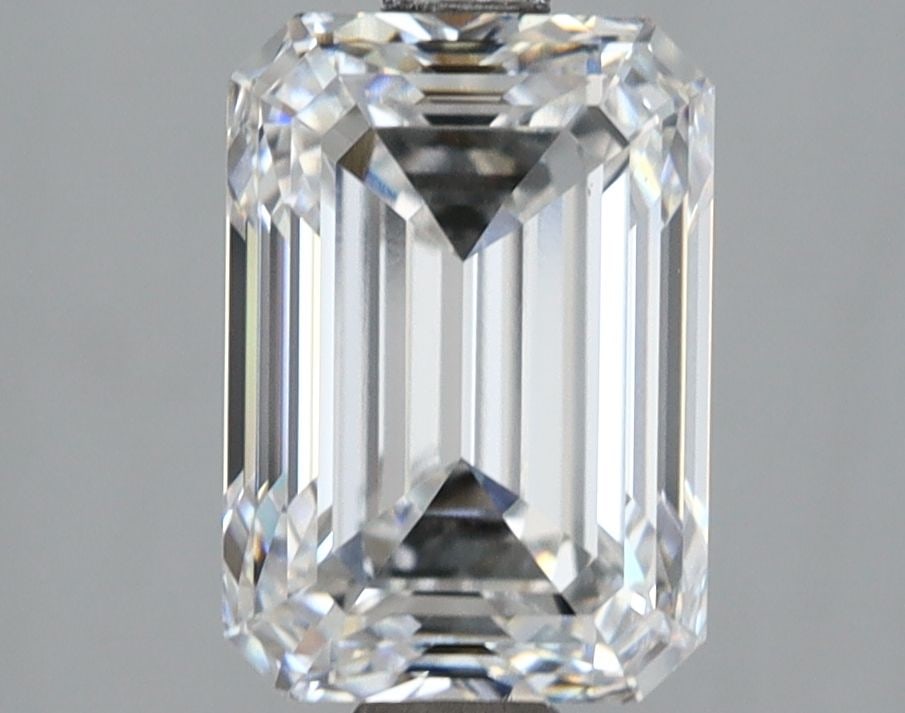 Loose Diamond - EMERALD 3.07ct D VVS1: Loose Diamond - EMERALD 3.07ct D VVS1 Source: This is a real non-mined Diamond that has been grown in a lab Shape: EMERALD Carats: 3.07 Color: D Clarity: VVS1 Certification: IGI Video: