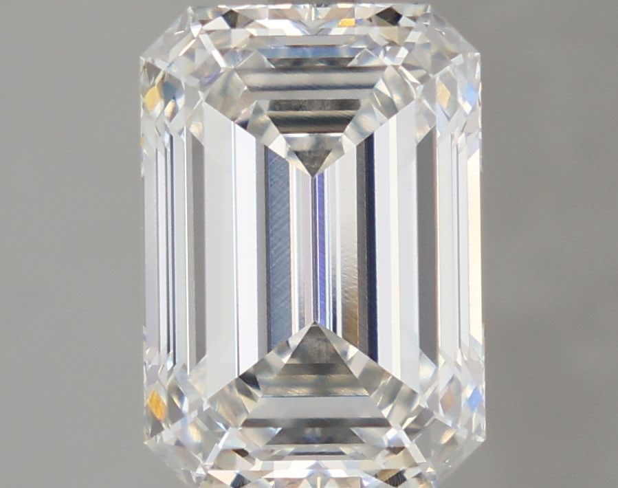 Loose Diamond - EMERALD 4.5ct G VVS2: Loose Diamond - EMERALD 4.5ct G VVS2 Source: This is a real non-mined Diamond that has been grown in a lab Shape: EMERALD Carats: 4.5 Color: G Clarity: VVS2 Certification: IGI Video: