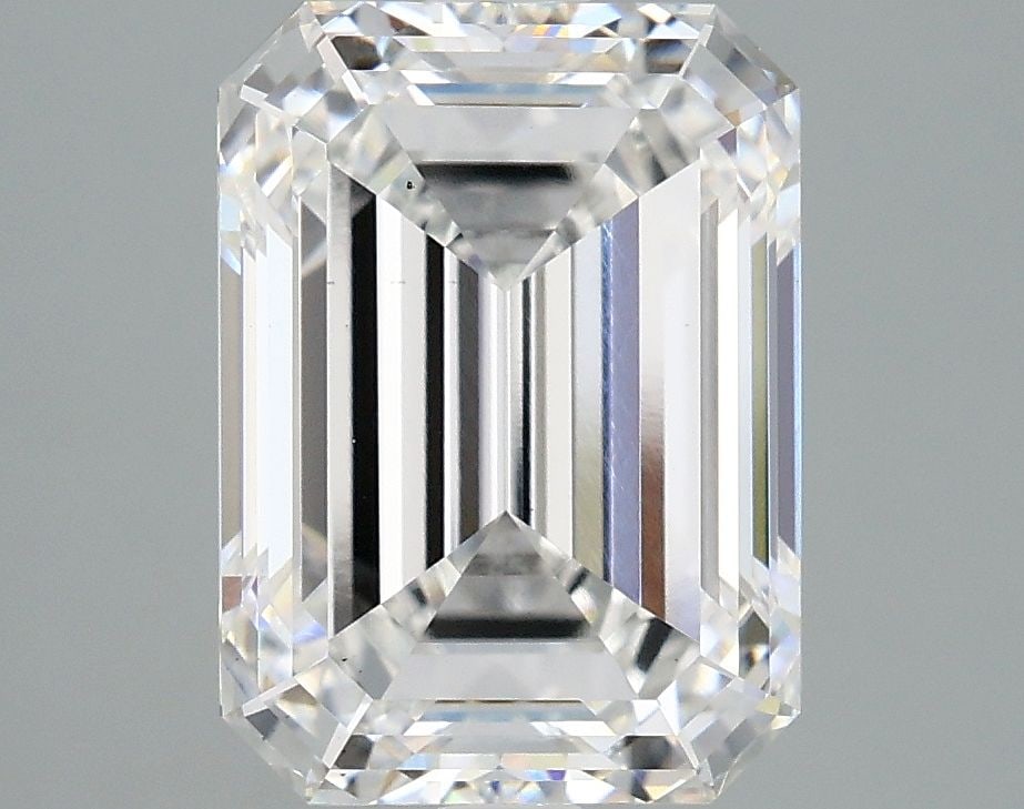 Loose Diamond - EMERALD 4.06ct E VS1: Loose Diamond - EMERALD 4.06ct E VS1 Source: This is a real non-mined Diamond that has been grown in a lab Shape: EMERALD Carats: 4.06 Color: E Clarity: VS1 Certification: IGI Video:
